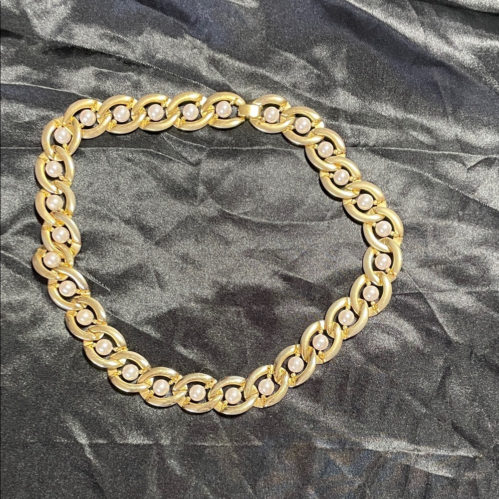 Gold Tone Chain Bracelet with Faux Pearl Accents | Classic Vintage Style